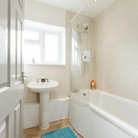 Stepney Beds To 24 *