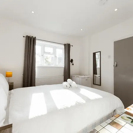Stepney Beds To 24 Londra