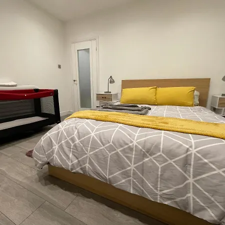 Apartment Lovely And Comfy Entire 1 Bedroom Flat - 1st Floor *