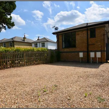 Modern And Cozy 2-guest Flat With Gated Parking Apartment Kingston upon Thames (Greater London)