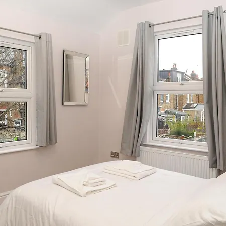 Luxury 5 Star - Parking, Garden, Nr Greater Metro Stations