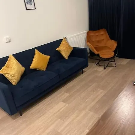 Stunning Two Bedrooms Flat With Free Parking