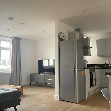 Apartment Family Friendly New Flat At London Gants Hill Station Near Ilford