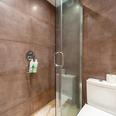 Lovely Double W Private Bathroom In Chelsea