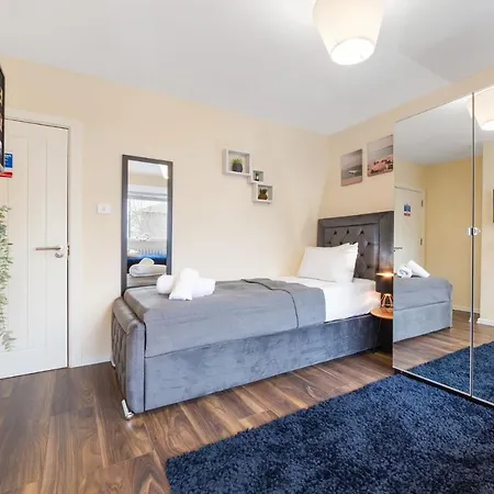 Twickenham Stays * Isleworth