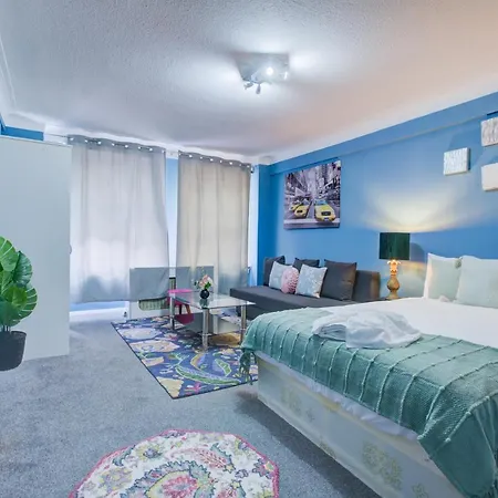 Comfy Family 1-bedroom In Central *
