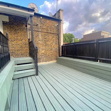Mandarin Bed & Breakfast London