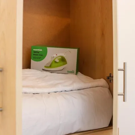 Heathrow Airport With En-suite 아파트 *