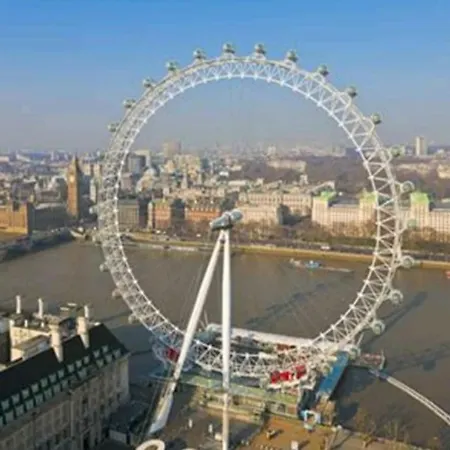 Bright, Interior, Close To The City, 2 Bedroom Londra