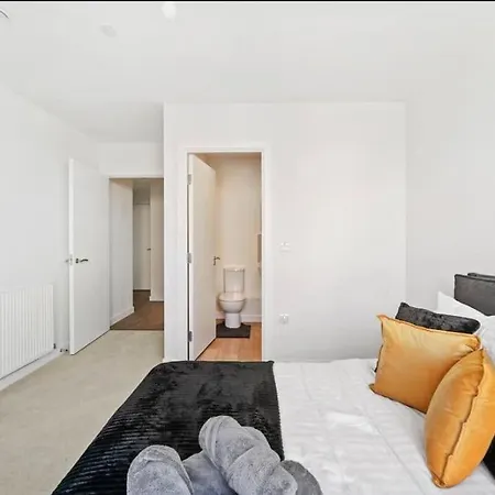 Stunning Two Bedrooms Flat With Free Parking Erith
