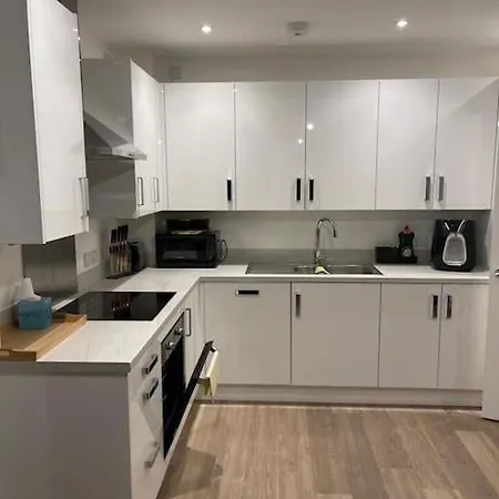 Stunning Two Bedrooms Flat With Free Parking Apartment Erith