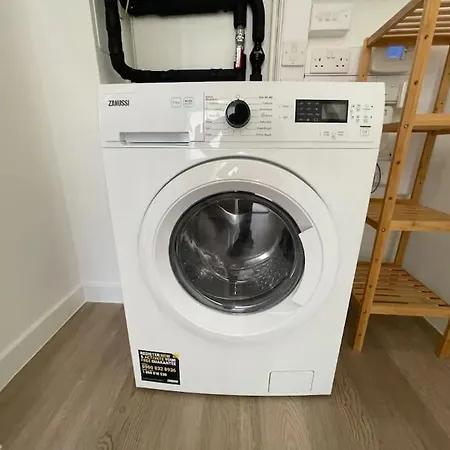 Stunning Two Bedrooms Flat With Free Parking Apartment Erith