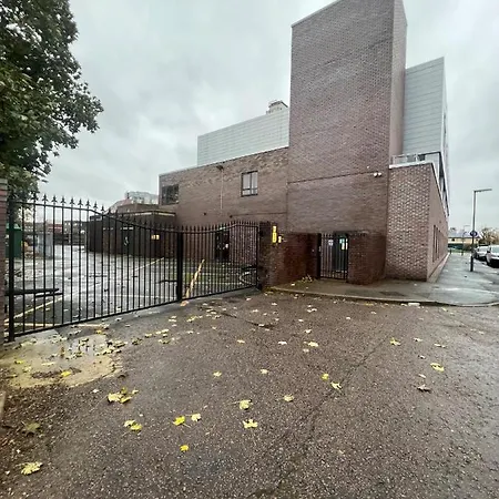 Apartment Crownage Court *
