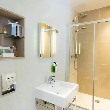 Szálloda The Wesley Euston 4*