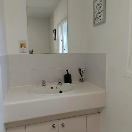 Holiday home 2 Bed Functional House Close To Manor Park Train Station *