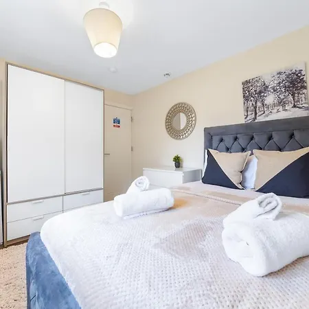 Twickenham Stays * Isleworth