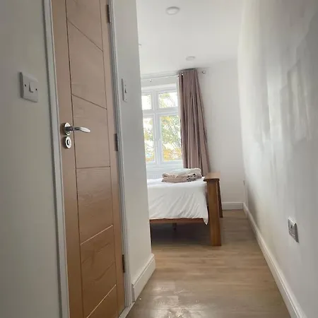 Family Friendly New Flat At London Gants Hill Station Near Ilford * Wanstead