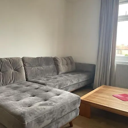 Apartment Family Friendly New Flat At London Gants Hill Station Near Ilford