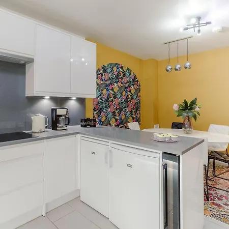 Notting Hill & Hyde Park Exclusive West-end Serene Designer Family 5bed4bath Apartment London