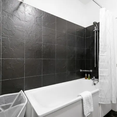 West Serviced Apartments: 2-bed, 2-bath With Parking Near Station Apartment Ealing