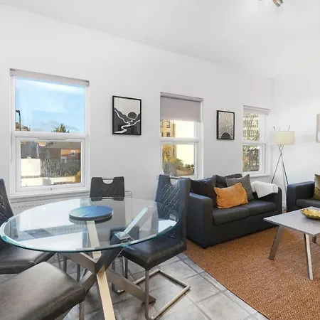 Apartment West Serviced Apartments: 2-bed, 2-bath With Parking Near Station *