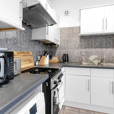 West Serviced Apartments: 2-bed, 2-bath With Parking Near Station Apartment *