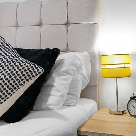 West Serviced Apartments: 2-bed, 2-bath With Parking Near Station Apartment