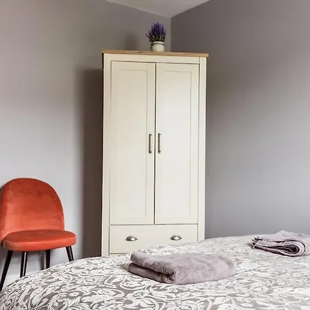 Prázdninový dům 4 Bedroom House, 2 Min Walk From Station Londýn