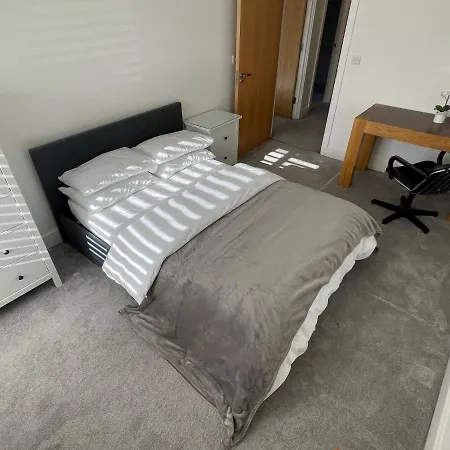 2 Bed 2 Bathroom Gated 1 Inc Free Parking * Bromley