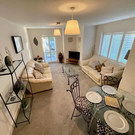 2 Bed 2 Bathroom Gated 1 Inc Free Parking Apartment Bromley