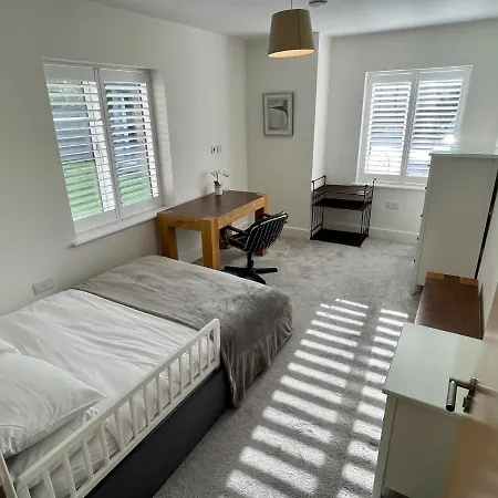 Apartment 2 Bed 2 Bathroom Gated 1 Inc Free Parking