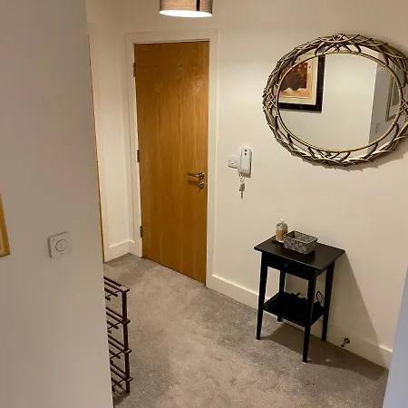 2 Bed 2 Bathroom Gated 1 Inc Free Parking