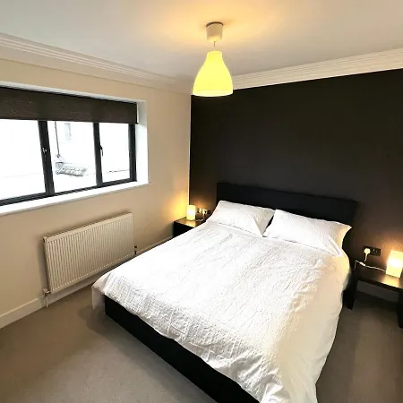 Modern And Cozy 2-guest Flat With Gated Parking Apartment *