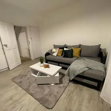 Comfy 2 Bedroom On Tower Bridge * London