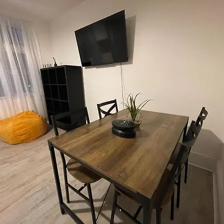 Comfy 2 Bedroom On Tower Bridge *