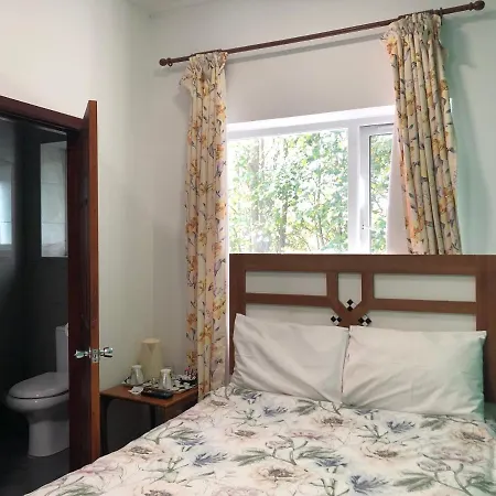 Lyttleton Guest house Uxbridge