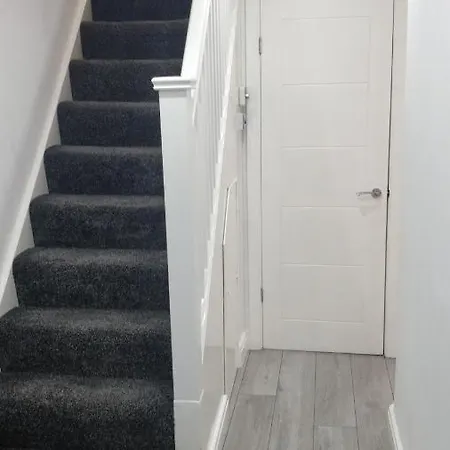 Holiday home Spacious 2 Bedroom House With Garden