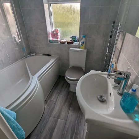 Holiday home Spacious 2 Bedroom House With Garden