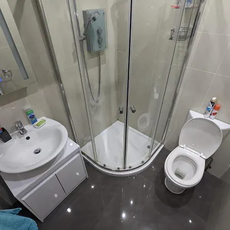 Spacious 2 Bedroom House With Garden * Edmonton