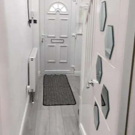 Spacious 2 Bedroom House With Garden Holiday home