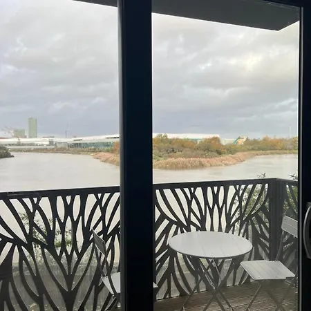 1 Bed Flat Near Canary Wharf, O2 Apartment London
