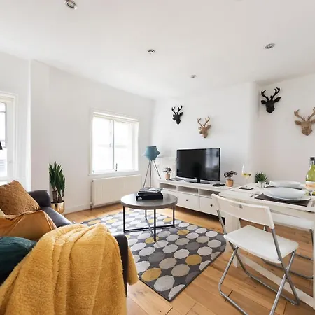Apartment Spacious 1 Bed Oxford Street - Sleeps 4 *