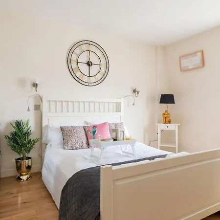 Spacious 1 Bed Oxford Street - Sleeps 4