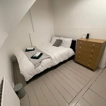 Stunning 2 Bedroom On Tower Bridge