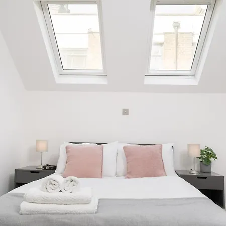 Oxford Street 2 Bedr, 3 Beds, 2,5 Bath, 2 Min Subway Apartment *