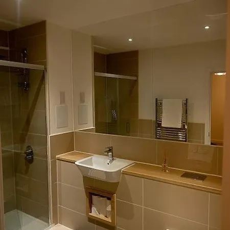 Villa Exquisite Cozy House, Close To Train Station And Amenities *