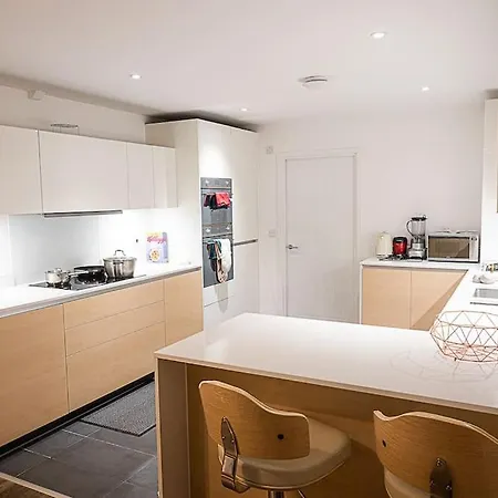 Exquisite Cozy House, Close To Train Station And Amenities * Harold Wood