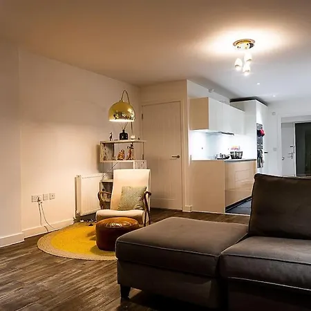 Exquisite Cozy House, Close To Train Station And Amenities Villa