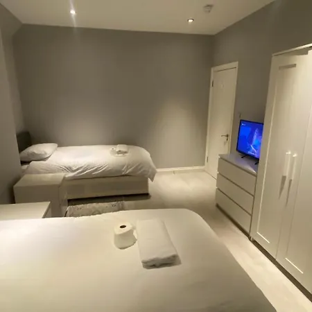 Homestay Large House Close To Greenwich *