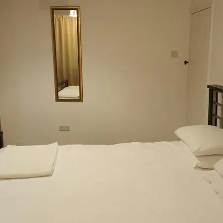 Cosy Relaxing 4 Bed With 2 Parking Space Hatch End